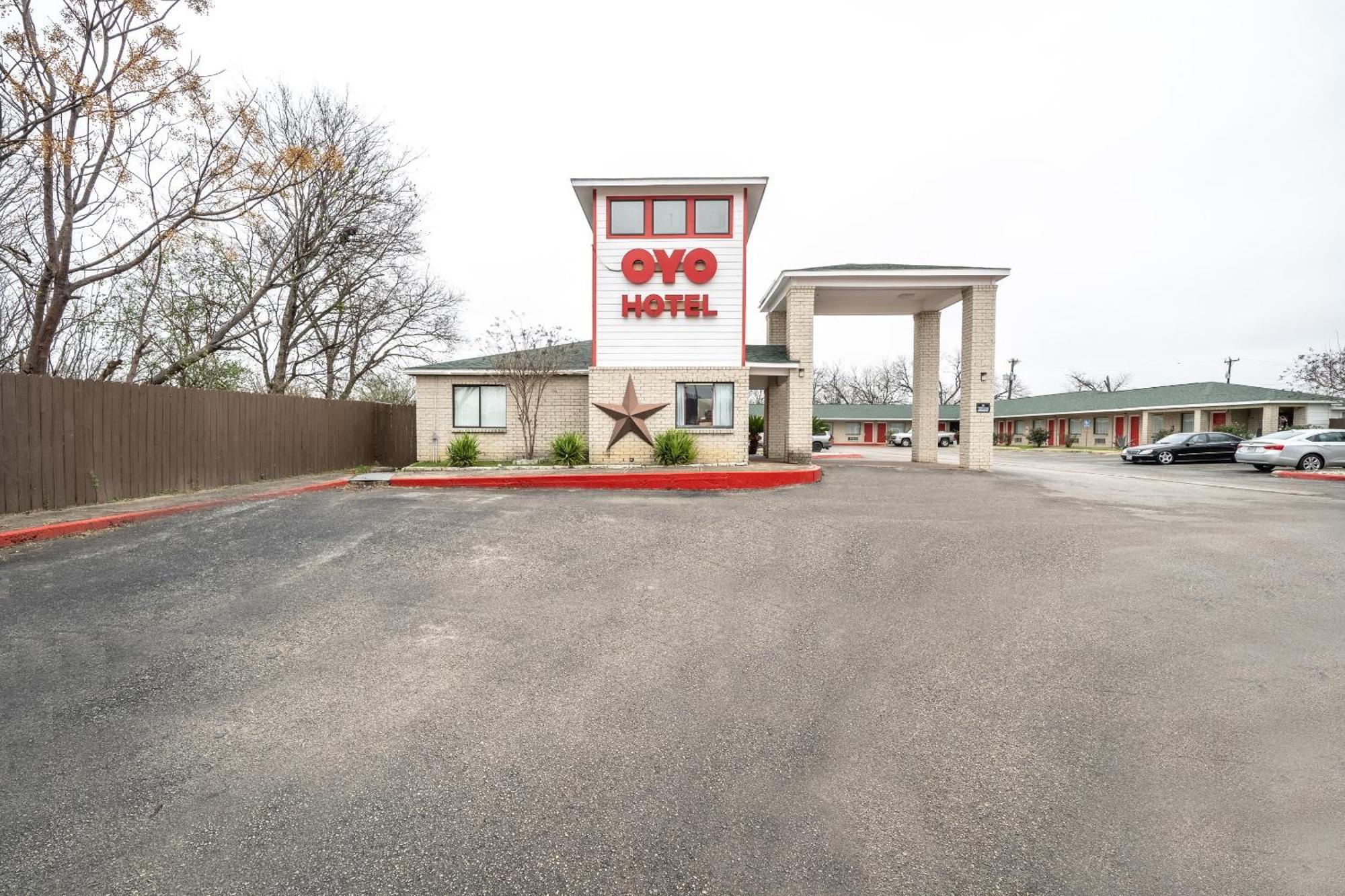 Oyo Hotel San Antonio Near At&T Center Екстер'єр фото
