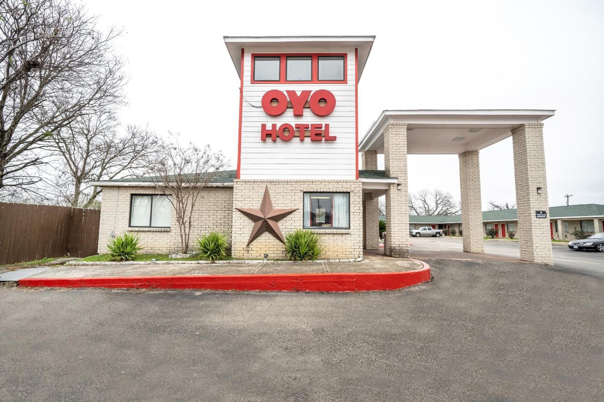 Oyo Hotel San Antonio Near At&T Center Екстер'єр фото