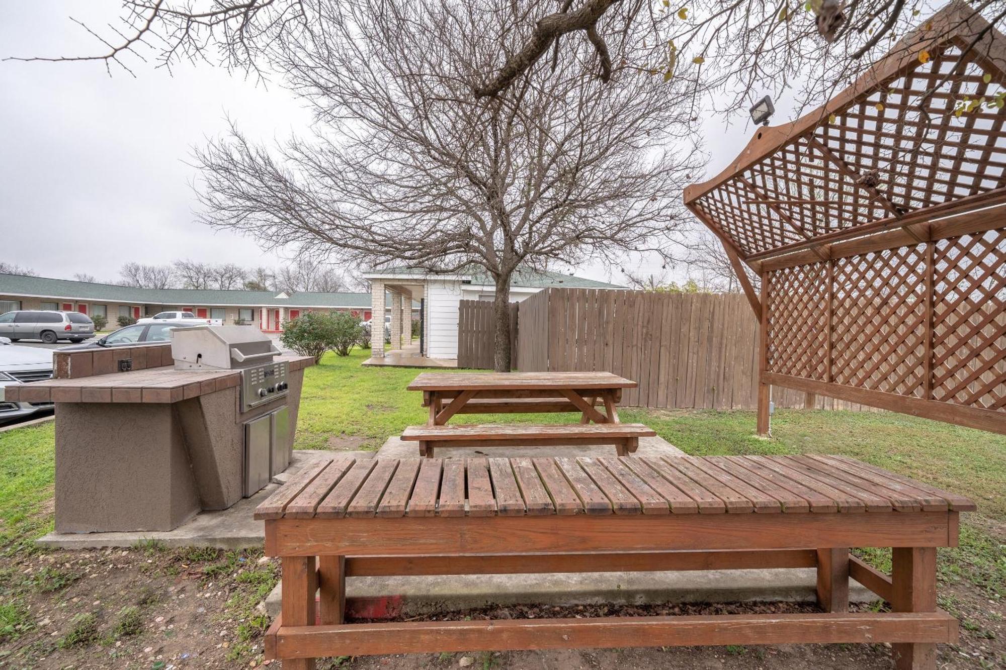 Oyo Hotel San Antonio Near At&T Center Екстер'єр фото